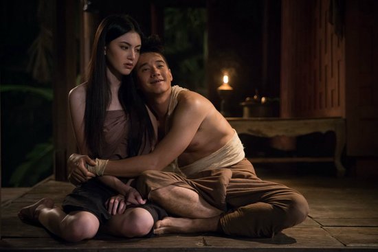 泰国鬼片《凄厉人妻》走红 美女帅哥张嘴满口黑牙