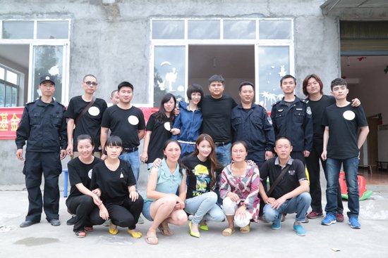 �ﾴ��Я�ƿ�����ǰ���Ű�«ɽ ̽������С����