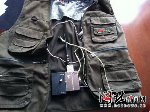 衡水驾考学员高科技作弊 袖口藏微型摄像机