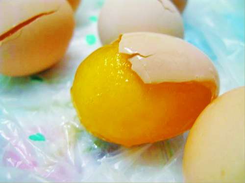 洛阳街头现假鸡蛋,教你四招辨别假鸡蛋(图) 。