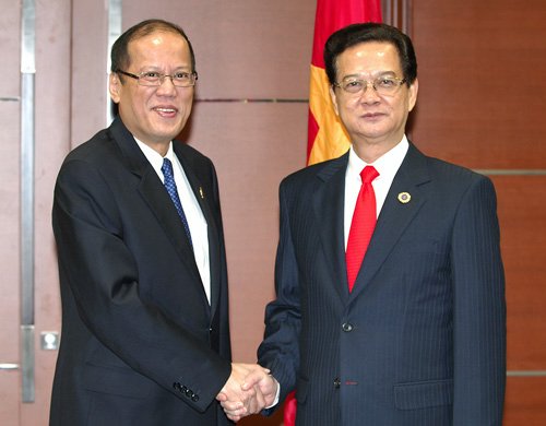 菲律宾外长称将拉拢越南加入“告中国”行列